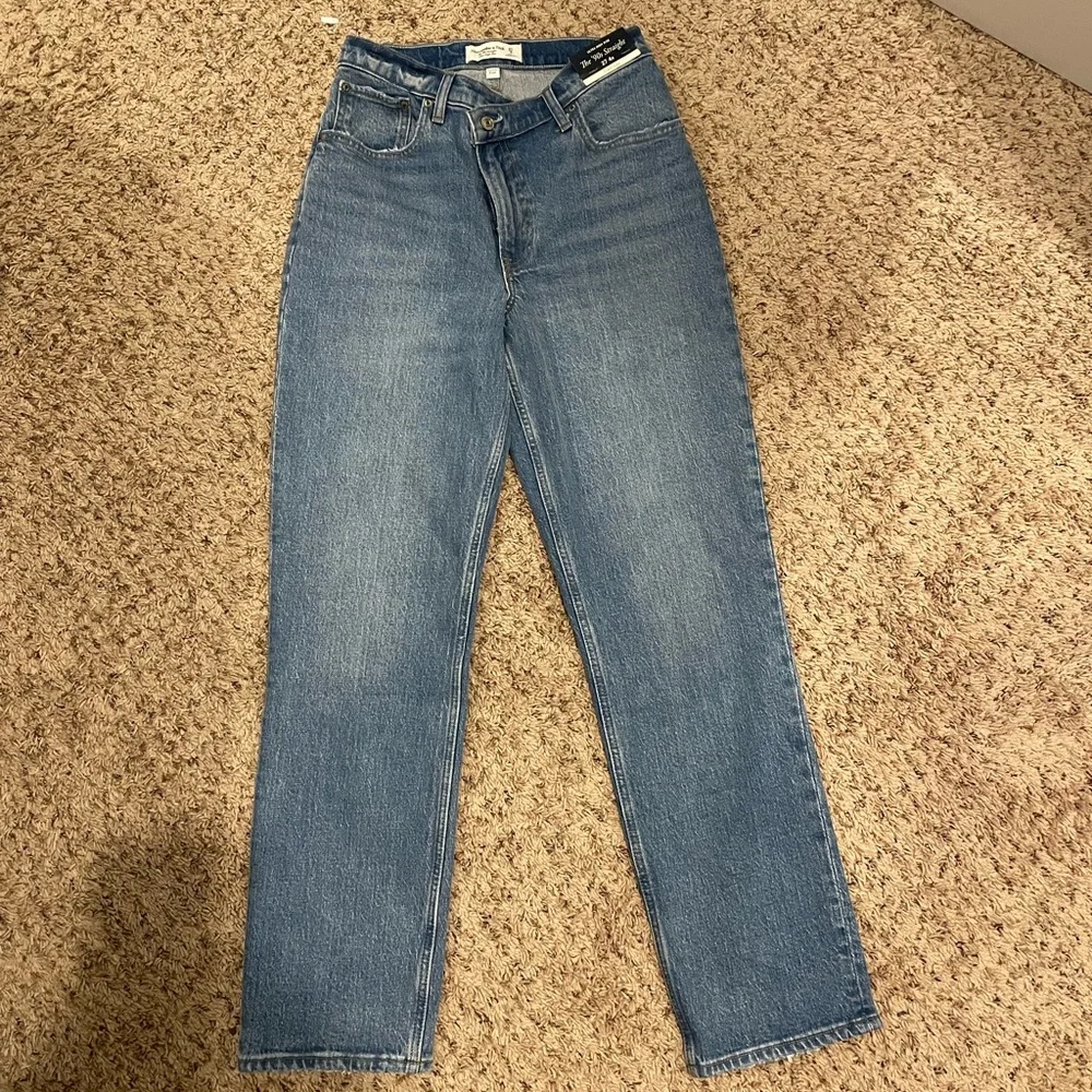 90’s Straight Leg Jeans - Picture 2 of 3